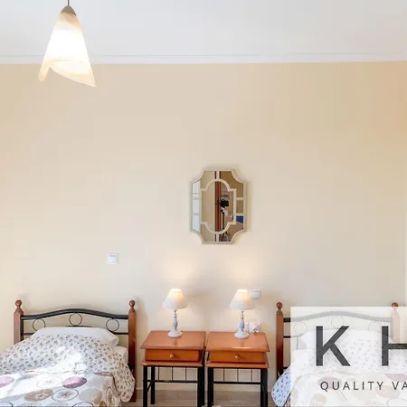 Aneiac * Karavádhos