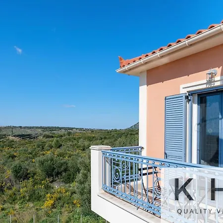 Aneiac * Karavádhos