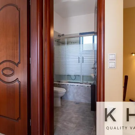 Aneiac * Karavádhos